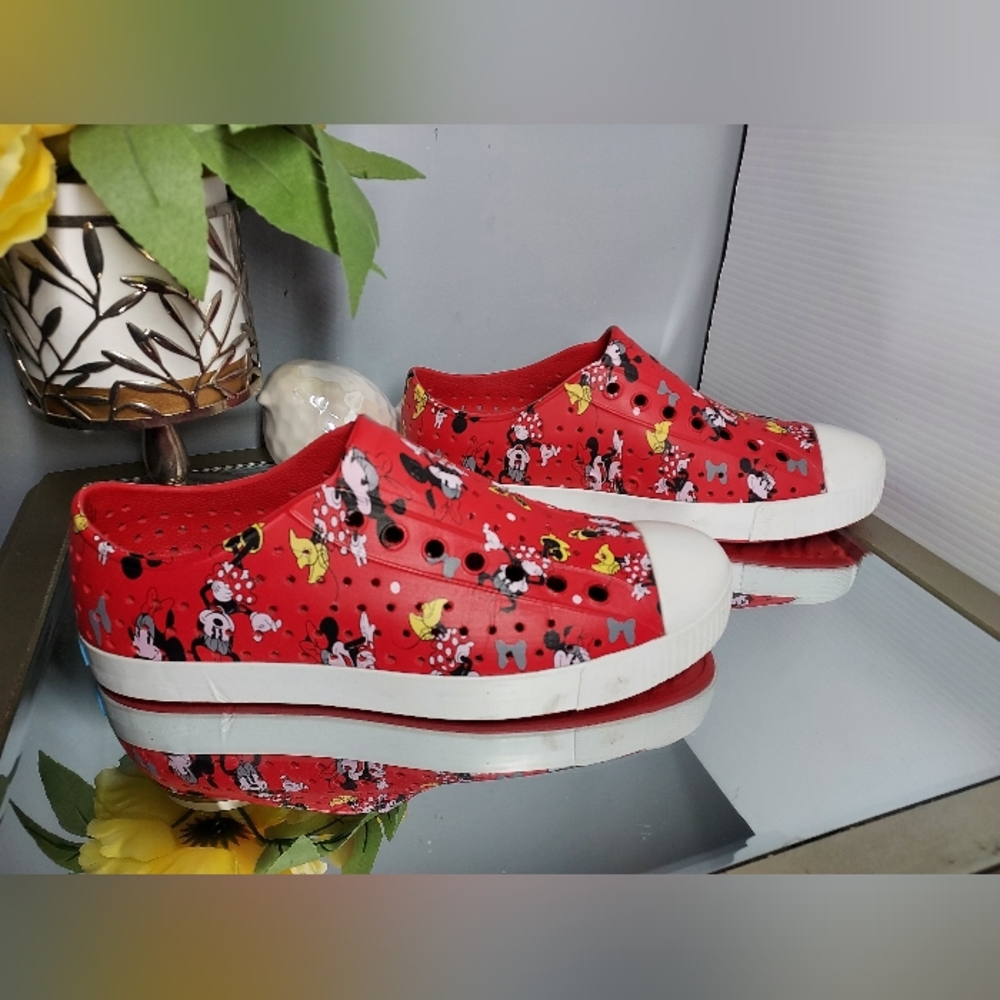 Disyey Park Native Minnie Mouse Slip Ons